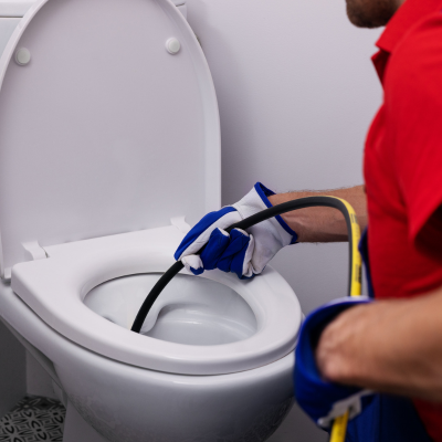 Desentupimento de privada com equipamentos profissionais e atendimento ágil. Serviço limpo e eficiente